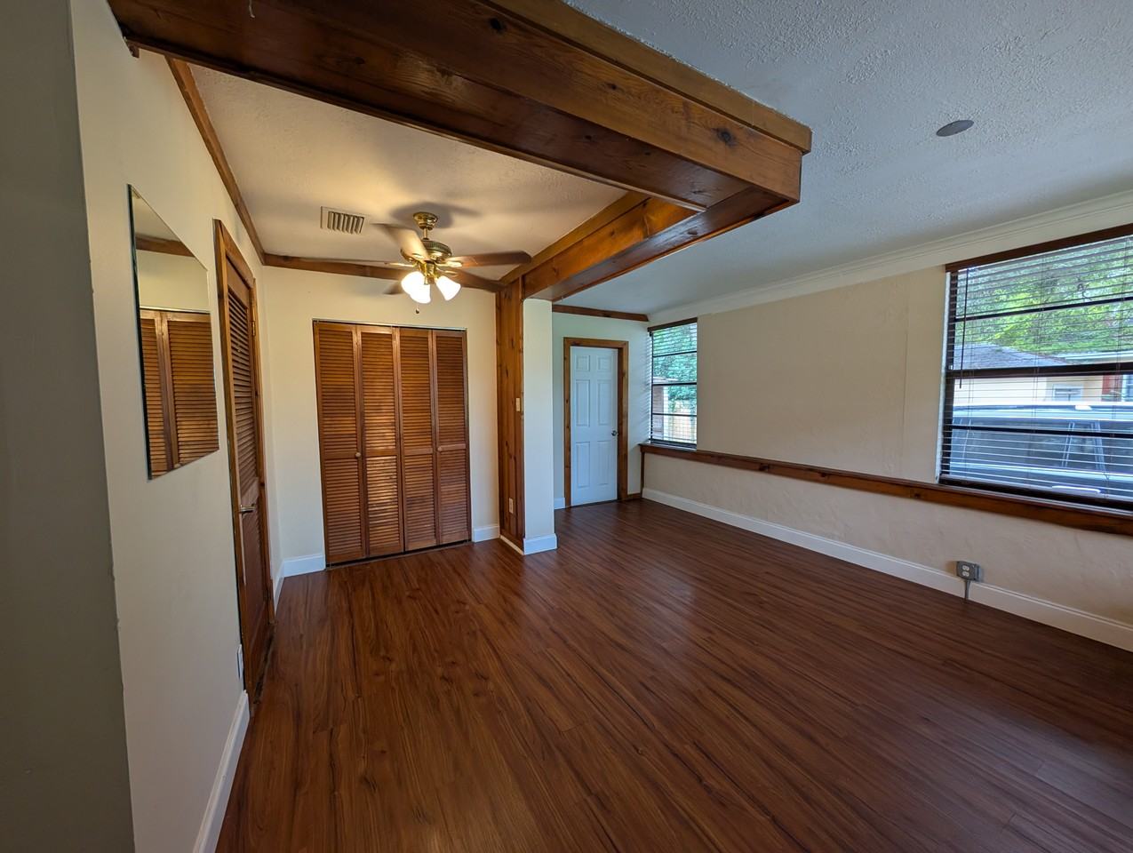 10821 Forest Hills Dr - Photo 6 of 42