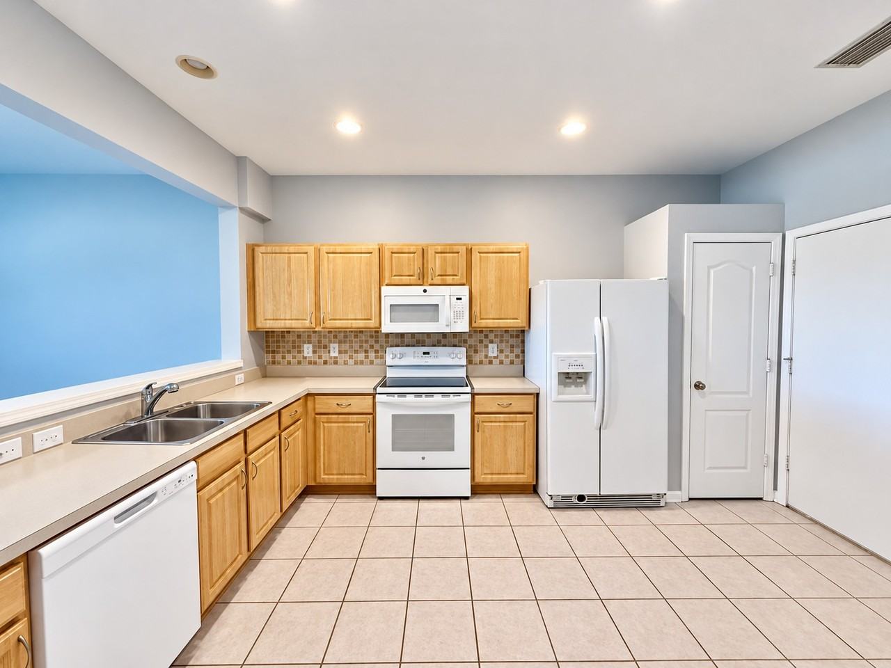8570 Sandy Beach St - Photo 5 of 35