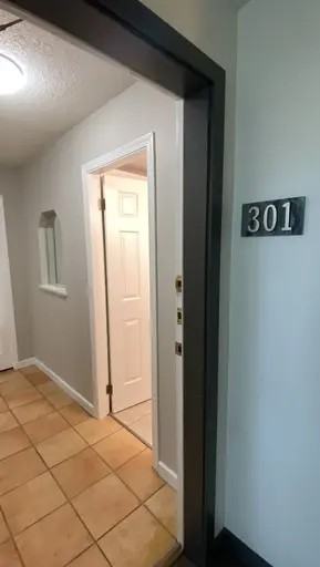 1147 Nelson St #301 - Photo 4 of 19
