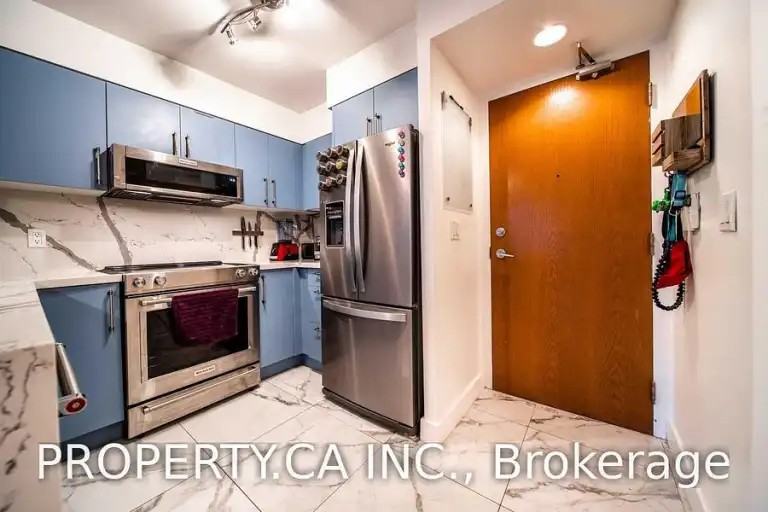 219 Fort York Blvd #318 - Photo 3 of 15