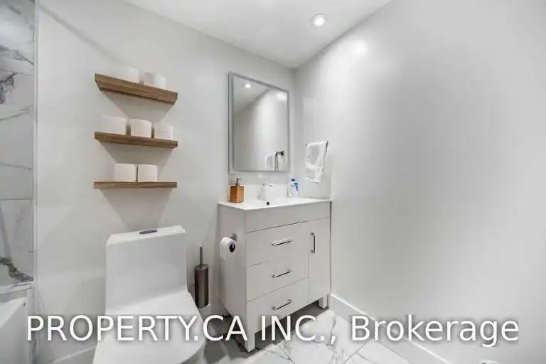 219 Fort York Blvd #318 - Photo 6 of 15