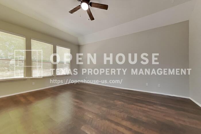 1121 Hidden Lake Dr - Photo 4 of 24