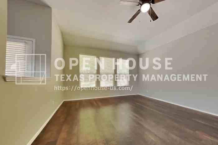 1121 Hidden Lake Dr - Photo 5 of 24