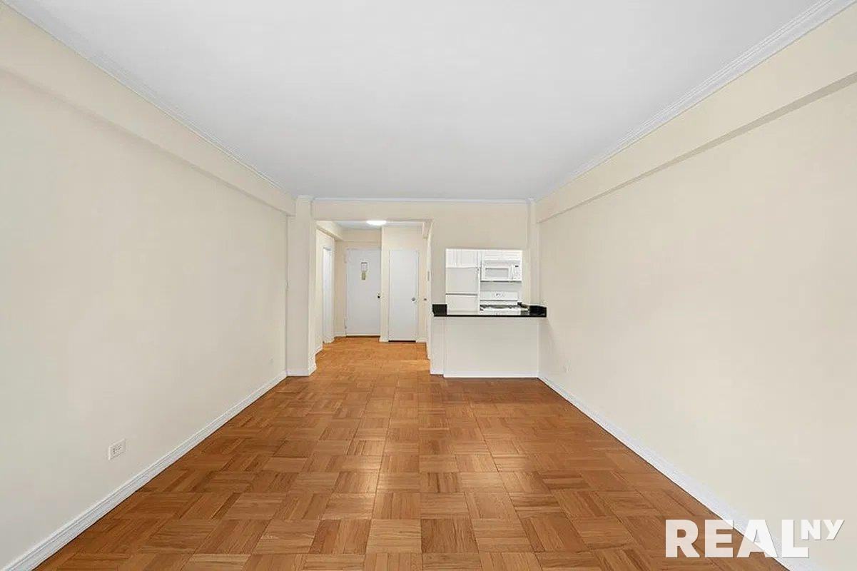 E 89th St #8E - Photo 3 of 3