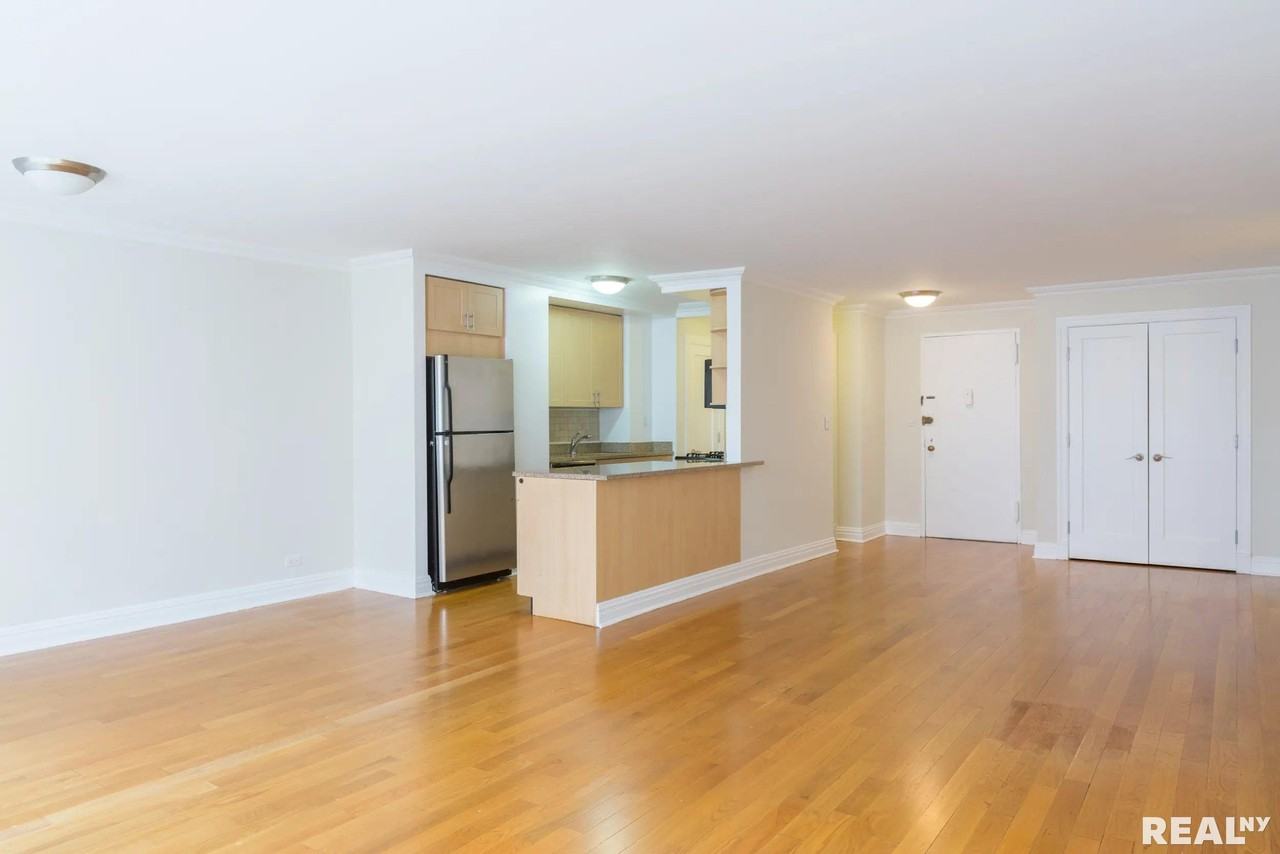 W 89th St #9G - Photo 3 of 3