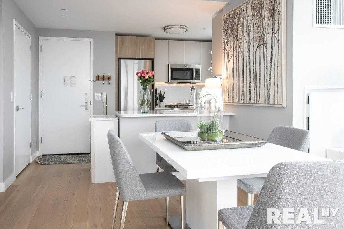 24th St #30H - Photo 2 of 3