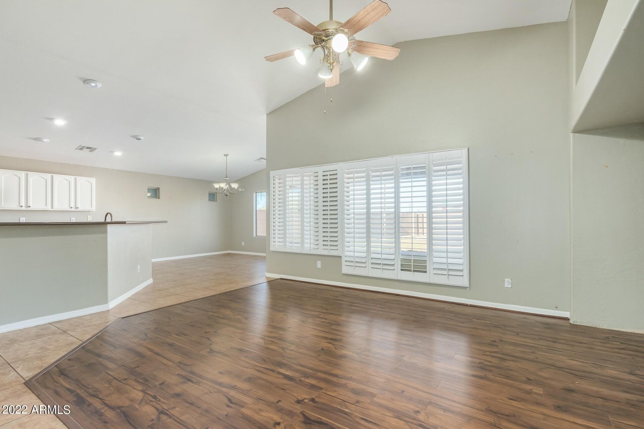 2644 S 257th Ave - Photo 5 of 30