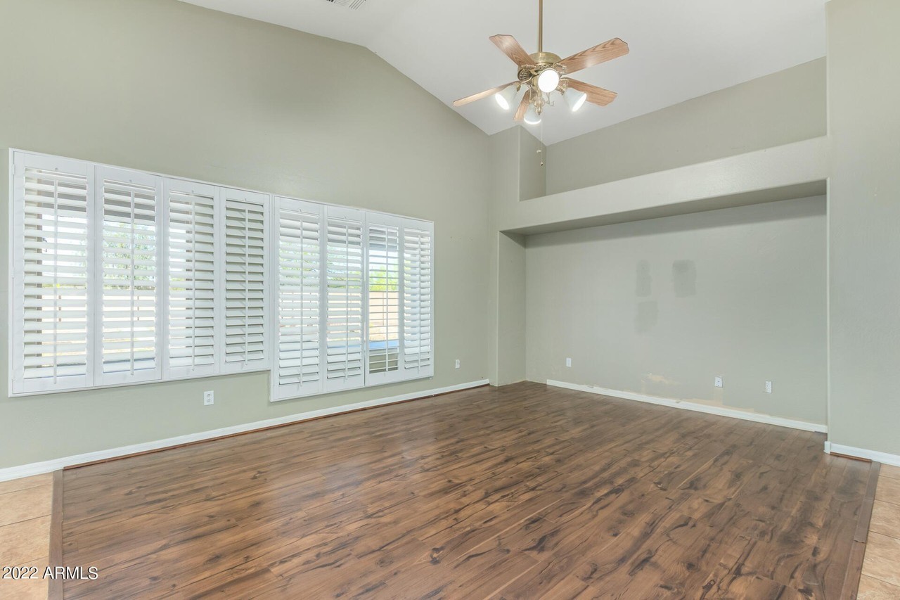2644 S 257th Ave - Photo 6 of 30