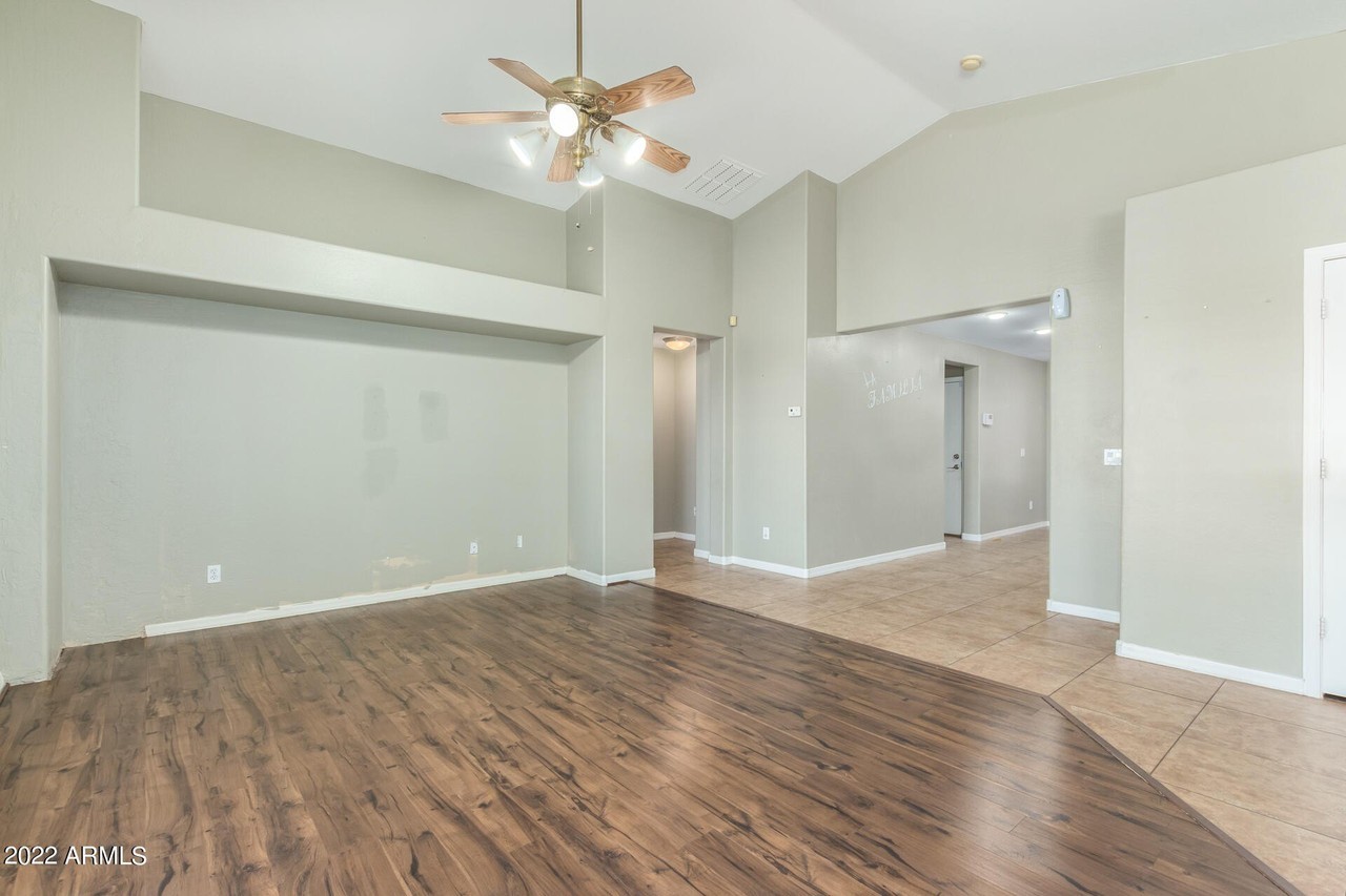 2644 S 257th Ave - Photo 7 of 30