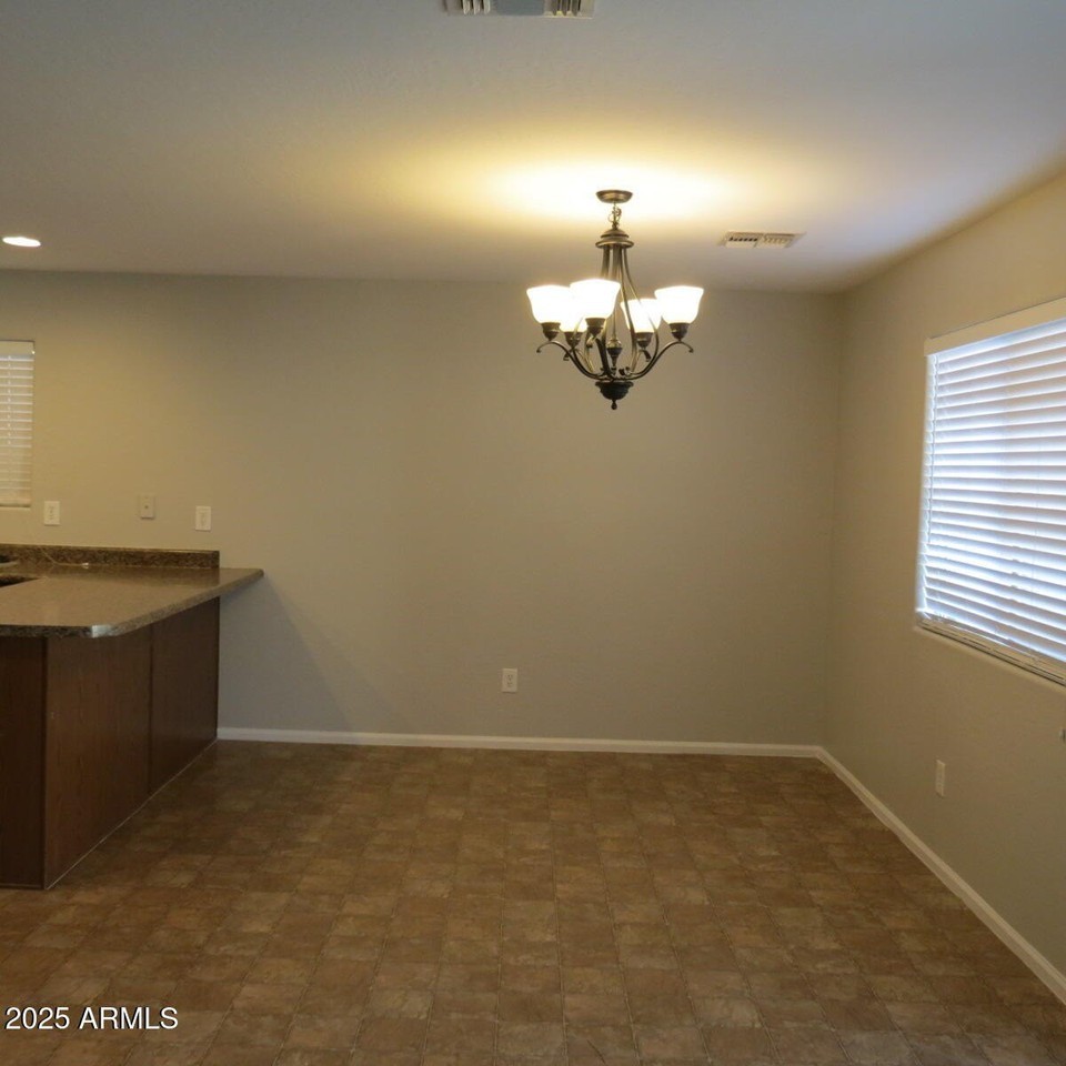 40106 W Thornberry Ln - Photo 3 of 8