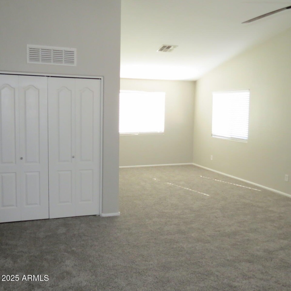 40106 W Thornberry Ln - Photo 4 of 8