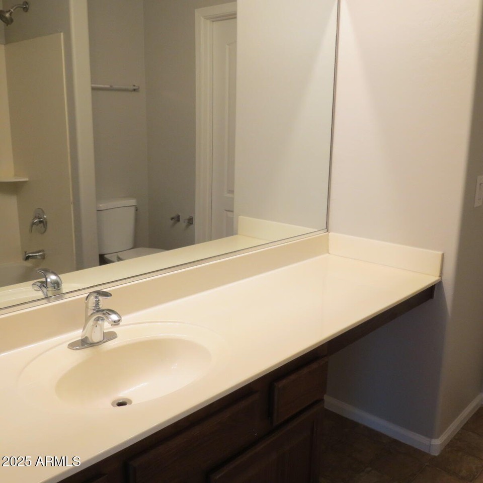 40106 W Thornberry Ln - Photo 7 of 8