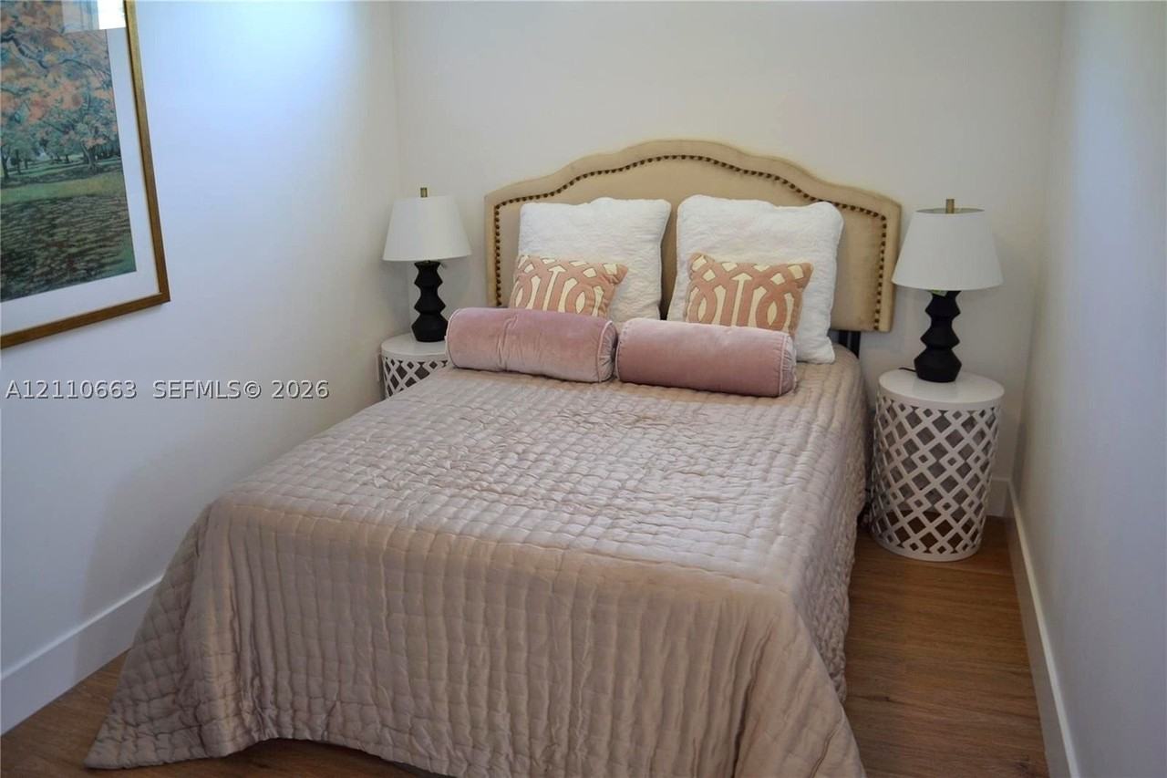 621 Sw 60th Ct #1 - Photo 3 of 12