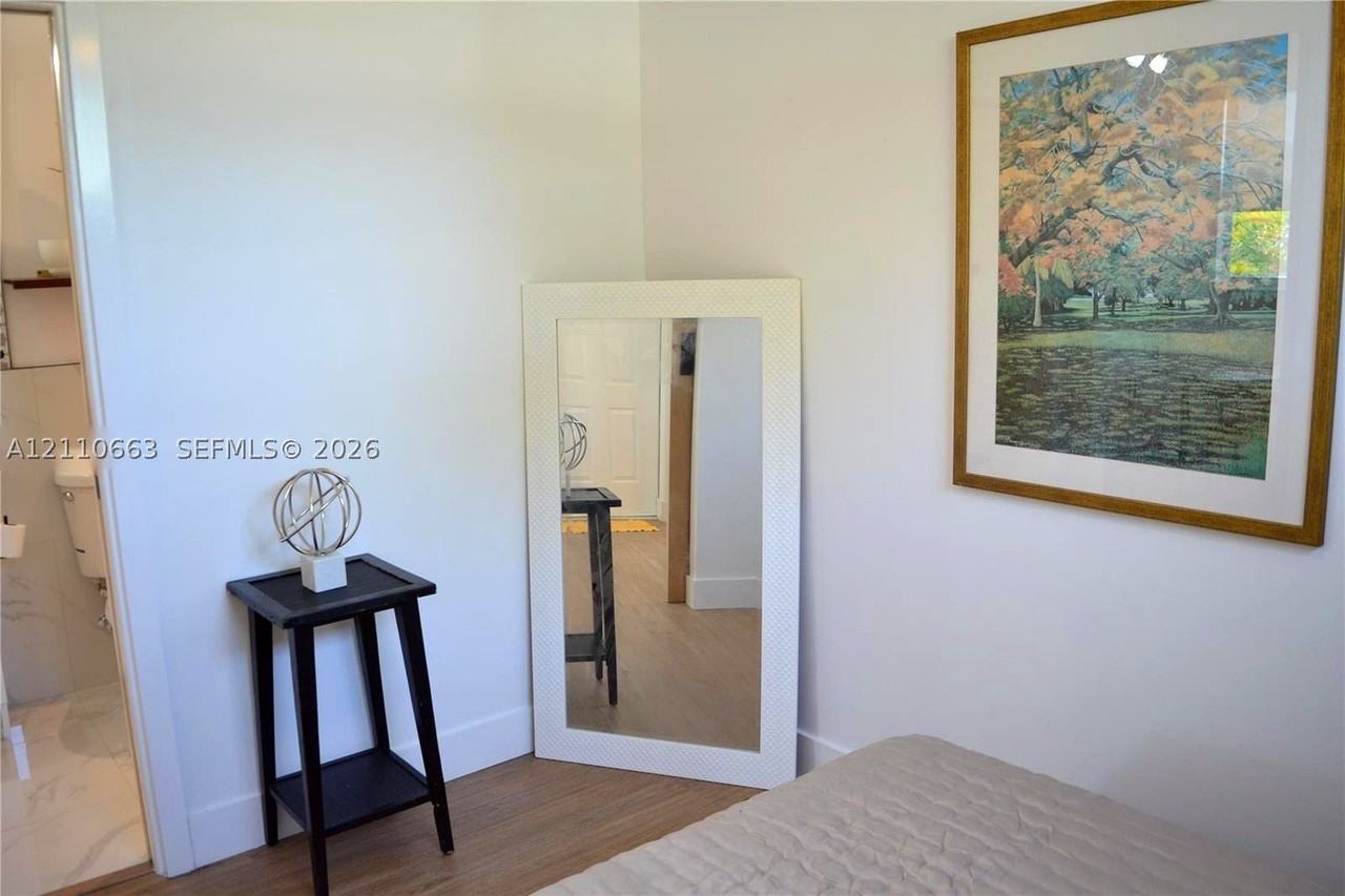 621 Sw 60th Ct #1 - Photo 4 of 12