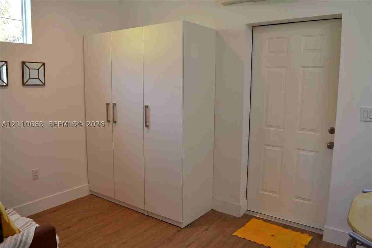 621 Sw 60th Ct #1 - Photo 7 of 12