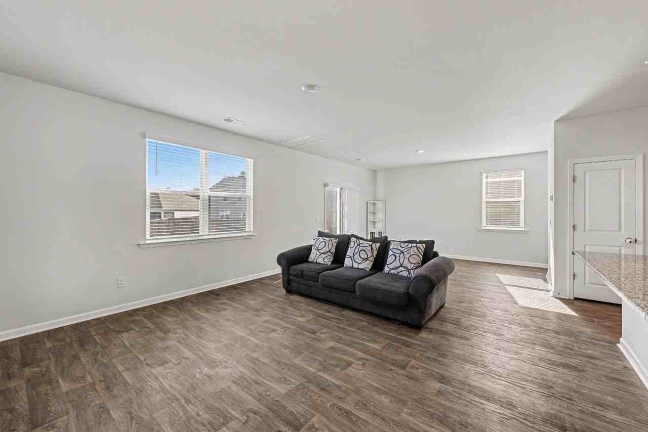 107 Woodvine Way - Photo 7 of 11