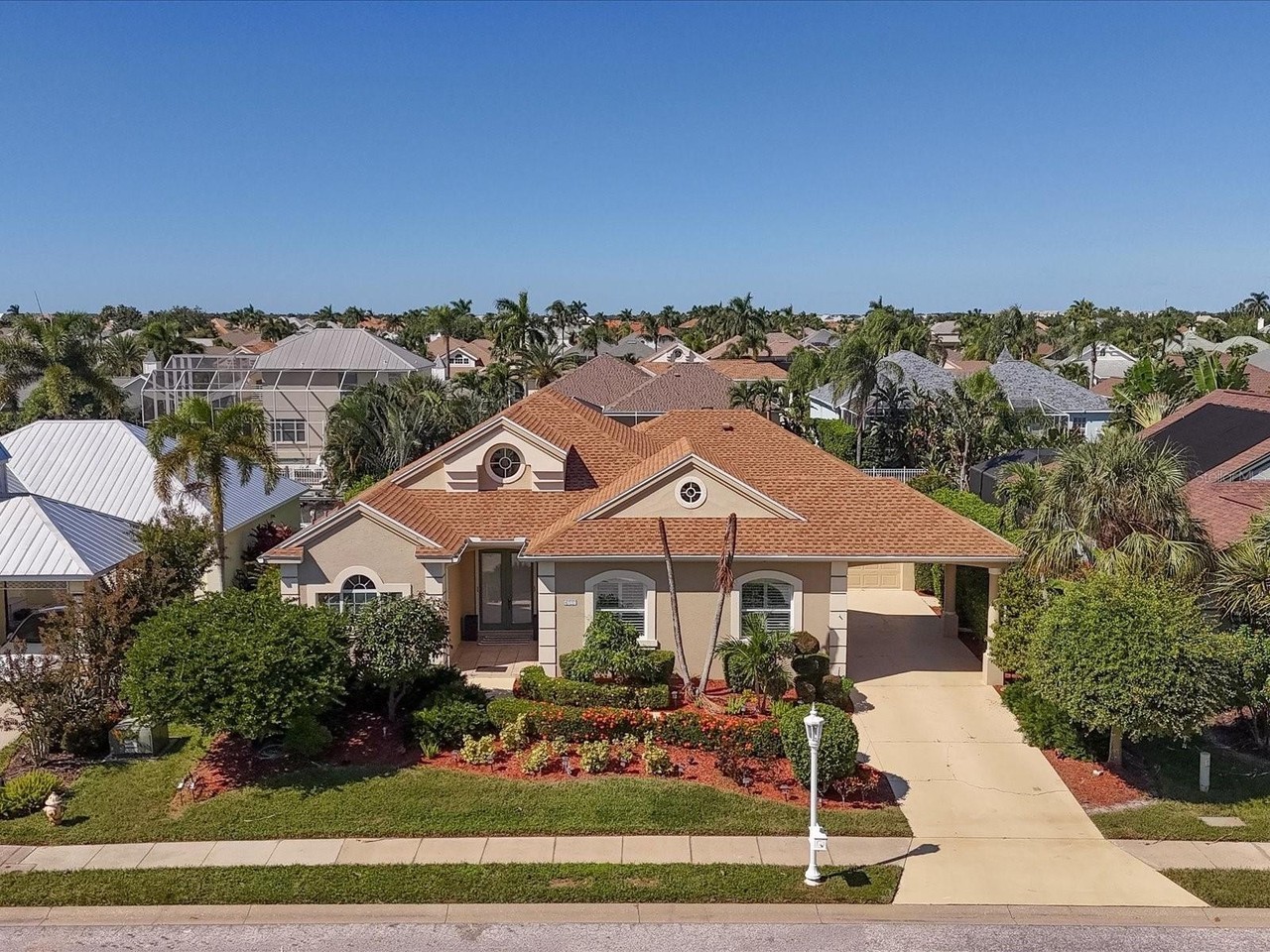 4727 Spinnaker Dr - Photo 2 of 50