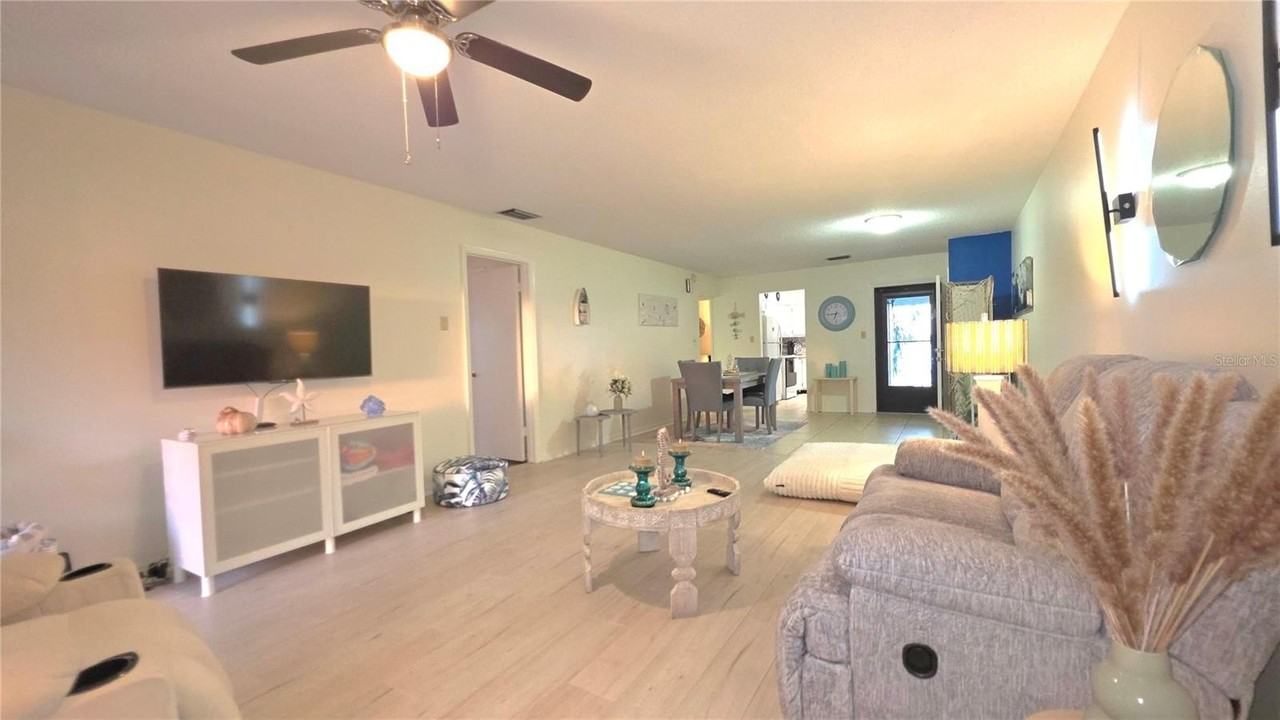 689 Lake Howard Dr Nw #3B - Photo 4 of 25