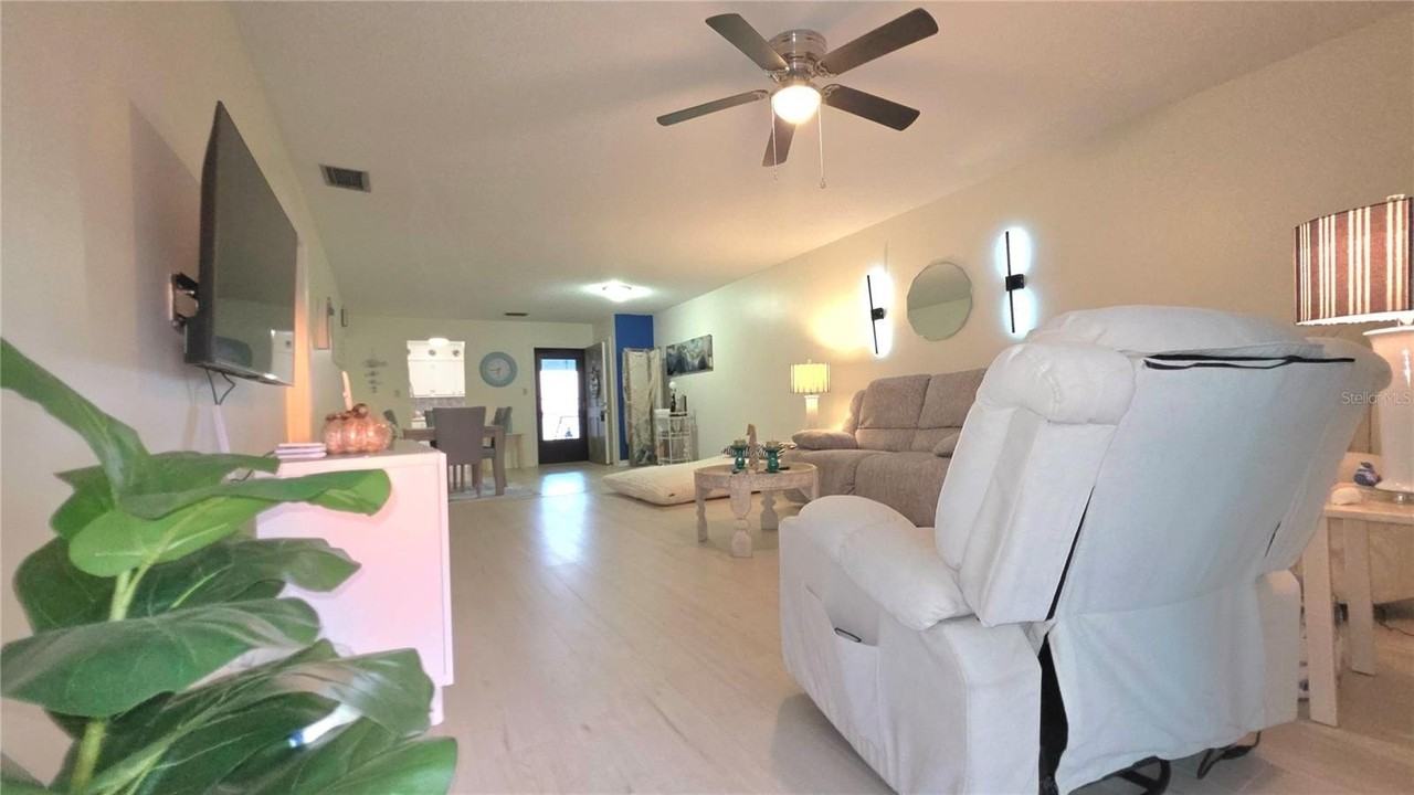 689 Lake Howard Dr Nw #3B - Photo 5 of 25
