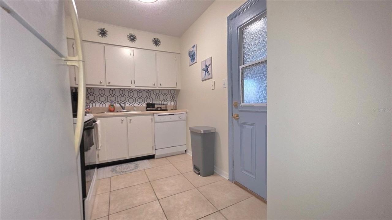 689 Lake Howard Dr Nw #3B - Photo 7 of 25