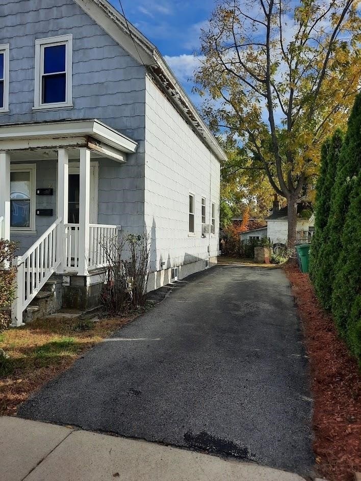 44 Gilman St - Photo 3 of 33