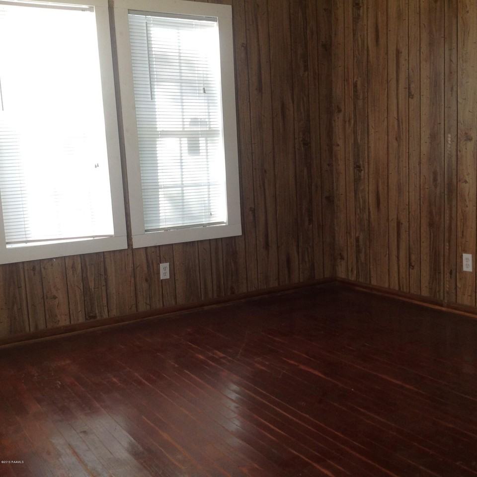 153 Sherwood Dr - Photo 2 of 13