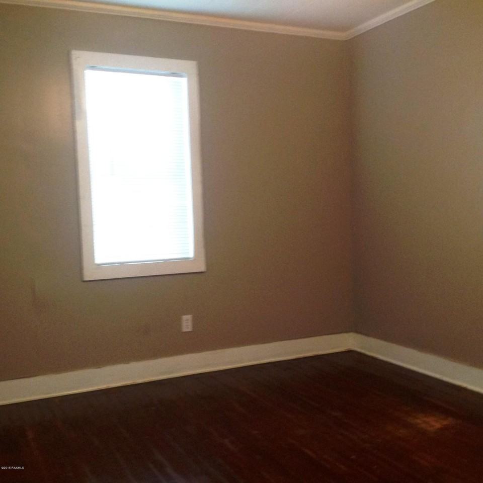 153 Sherwood Dr - Photo 4 of 13