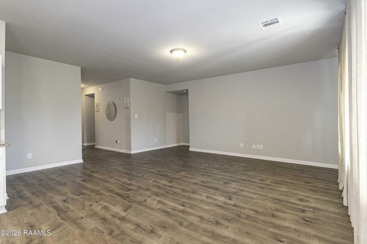 7015 Silverlake Dr - Photo 5 of 33