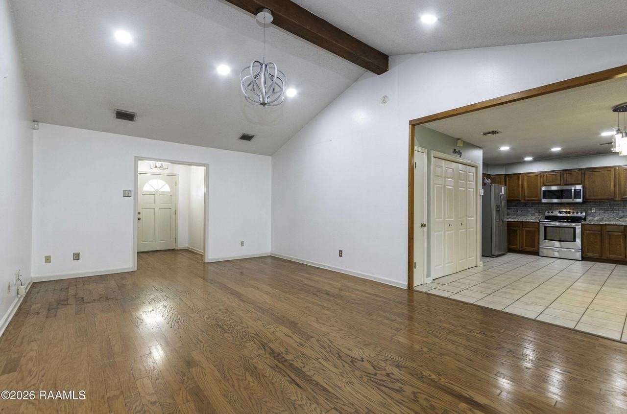 203 Open Meadows Dr - Photo 6 of 37