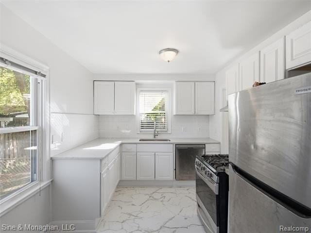 1706 Dallas Ave - Photo 4 of 18