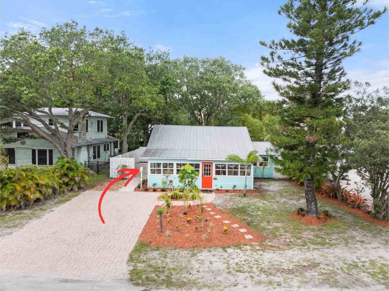 644 Sw Bryant Ave #B - Photo 2 of 18