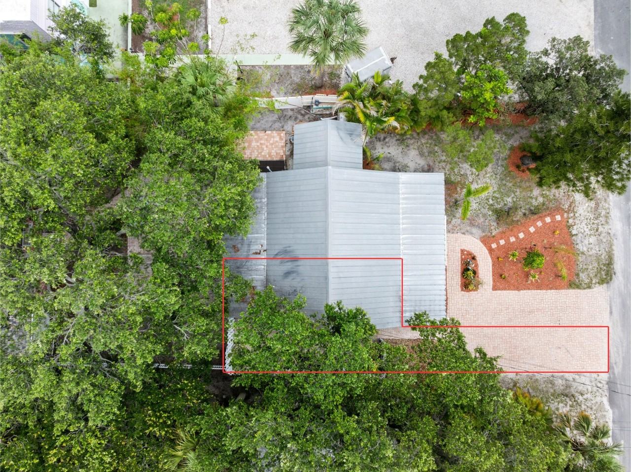 644 Sw Bryant Ave #B - Photo 5 of 18