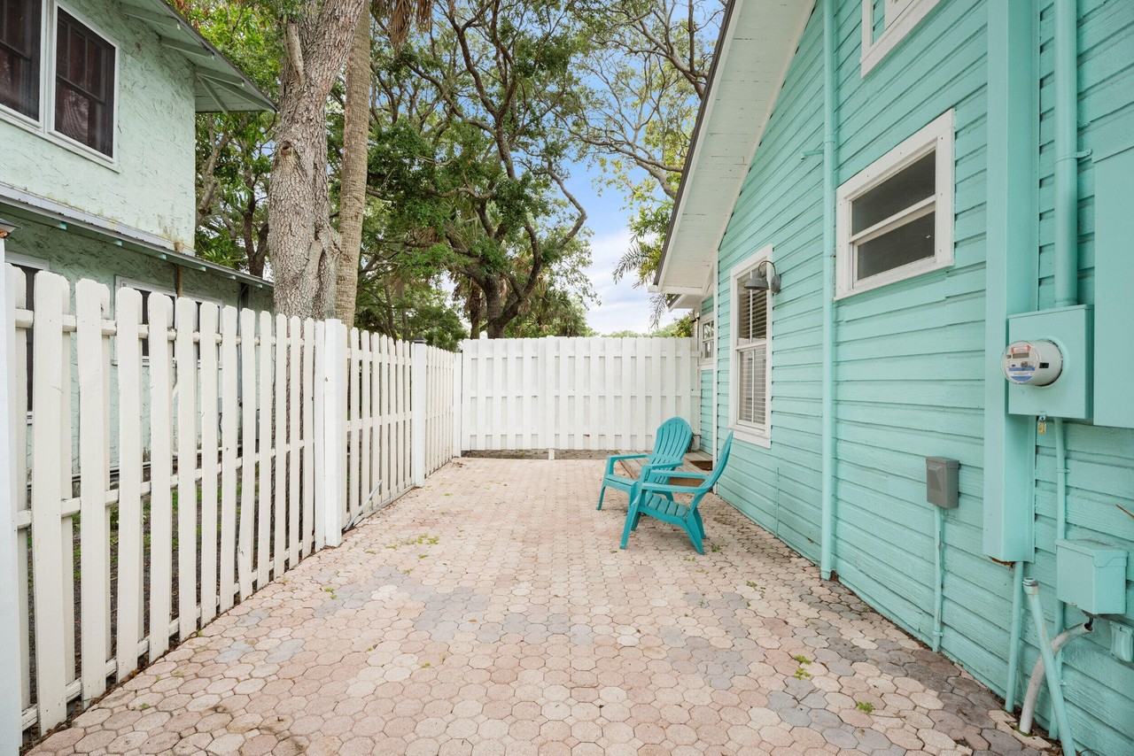 644 Sw Bryant Ave #B - Photo 7 of 18