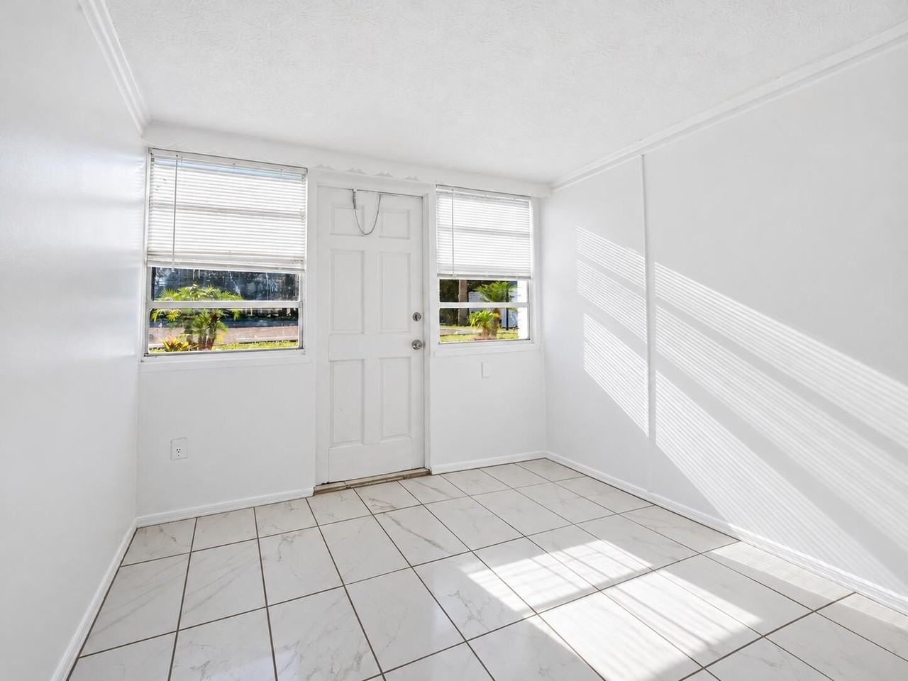 640 Sw Bryant Ave #2 - Photo 4 of 18