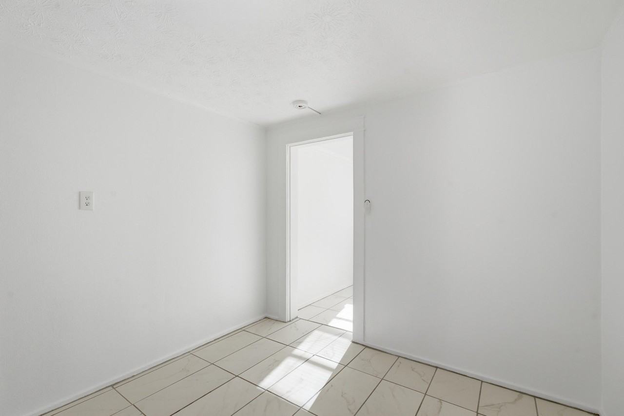 640 Sw Bryant Ave #2 - Photo 6 of 18