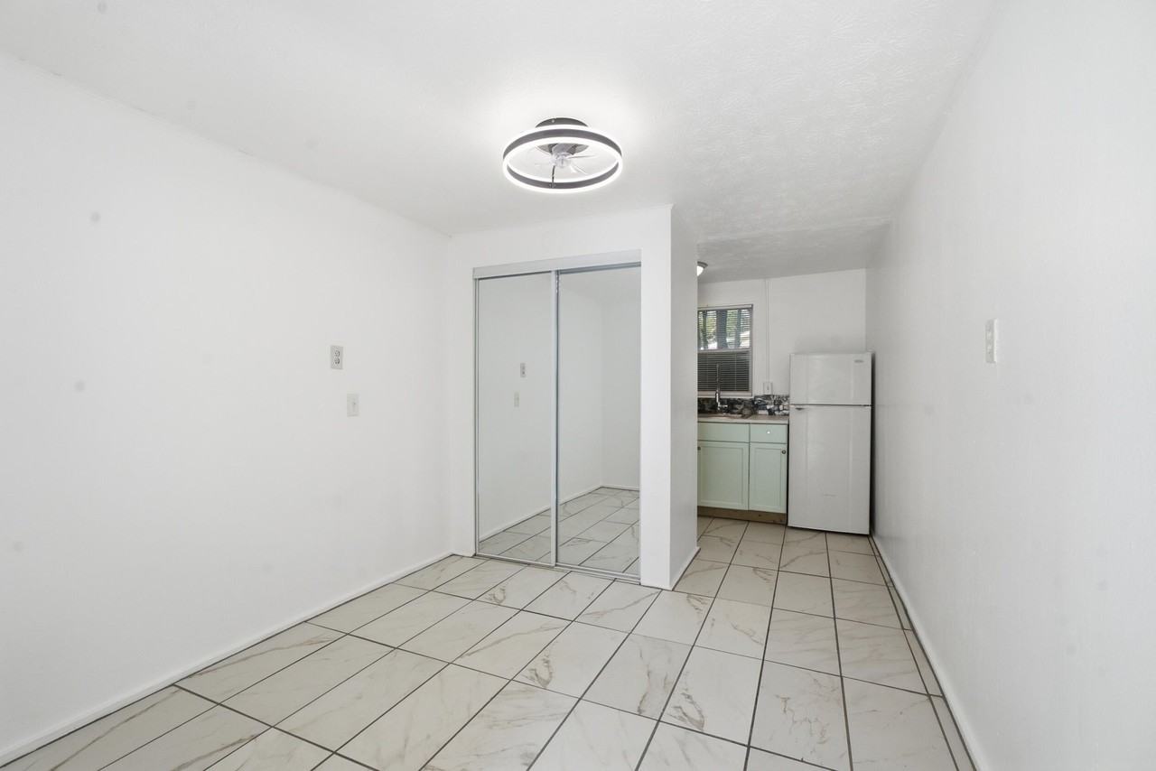 640 Sw Bryant Ave #2 - Photo 7 of 18