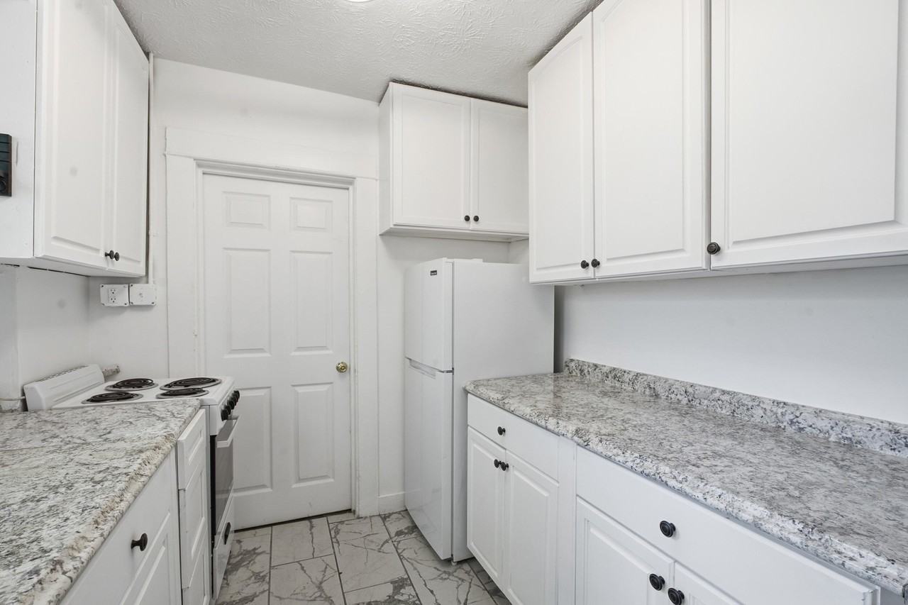 640 Sw Bryant Ave #6 - Photo 5 of 21
