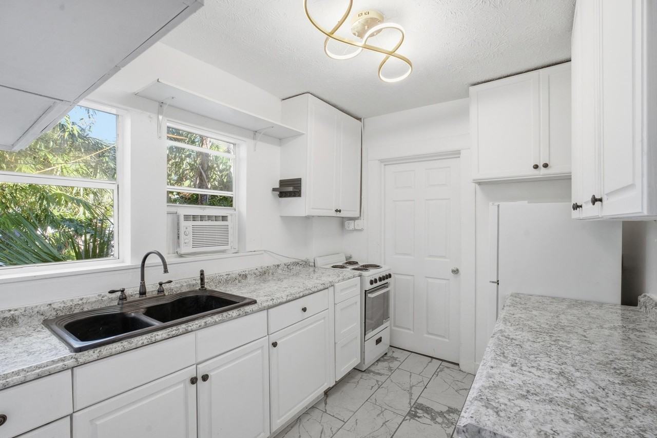 640 Sw Bryant Ave #6 - Photo 6 of 21
