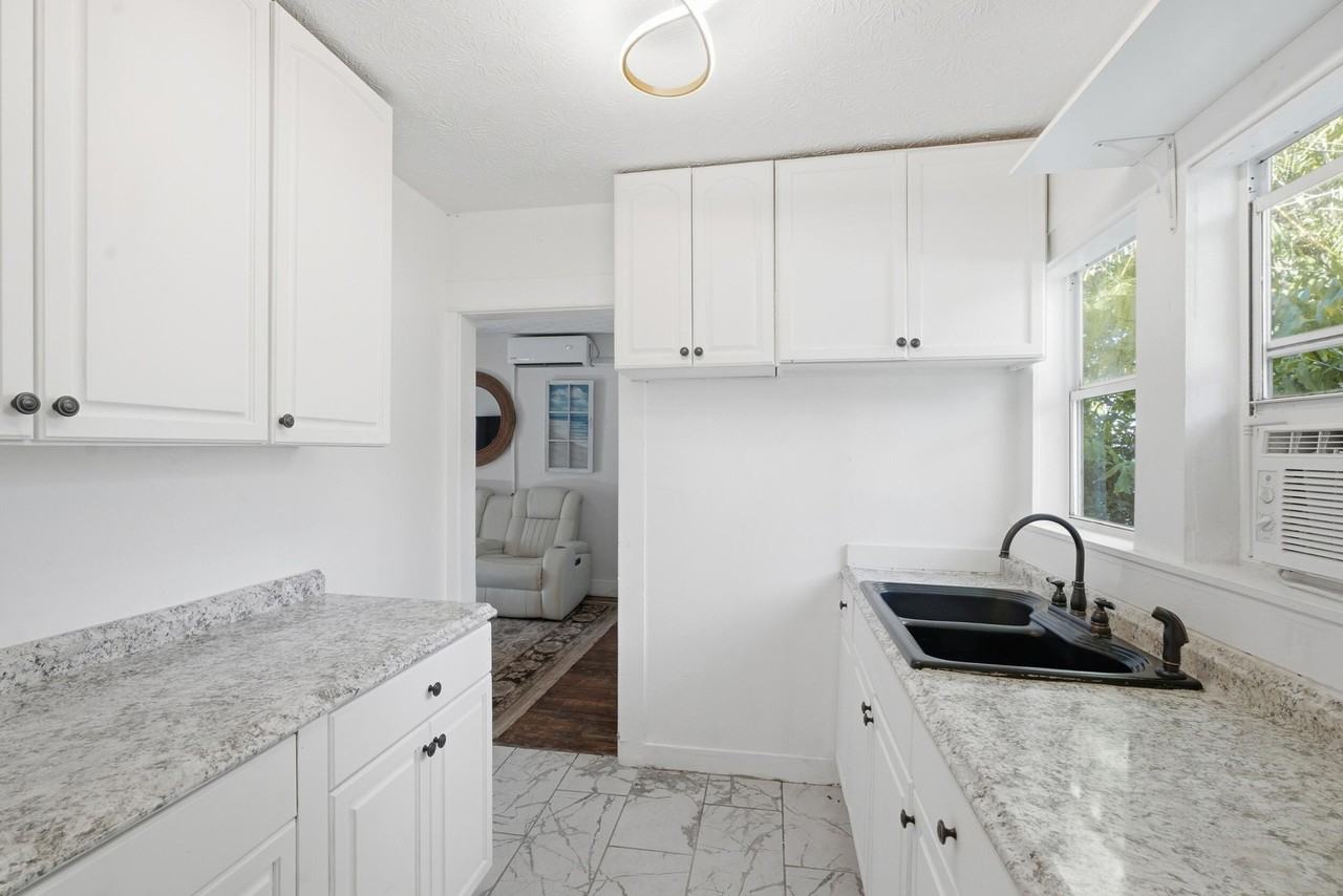 640 Sw Bryant Ave #6 - Photo 7 of 21