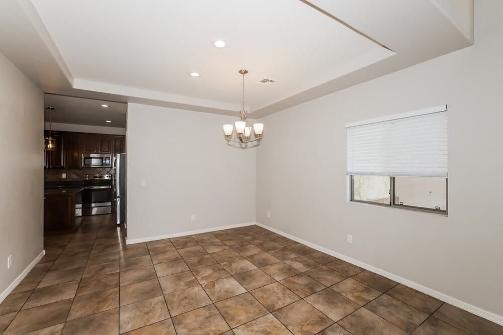 6816 W Pleasant Ln - Photo 5 of 17