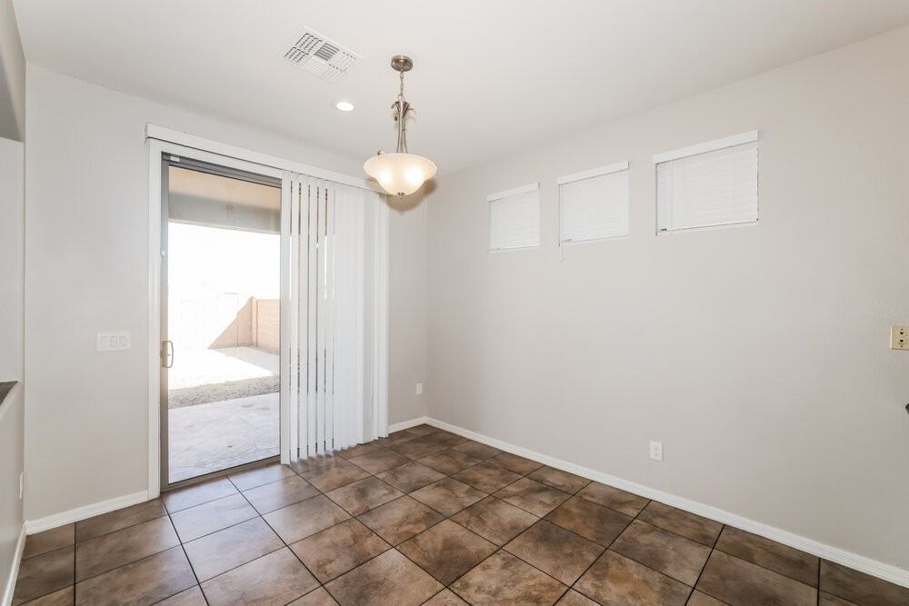 6816 W Pleasant Ln - Photo 6 of 17