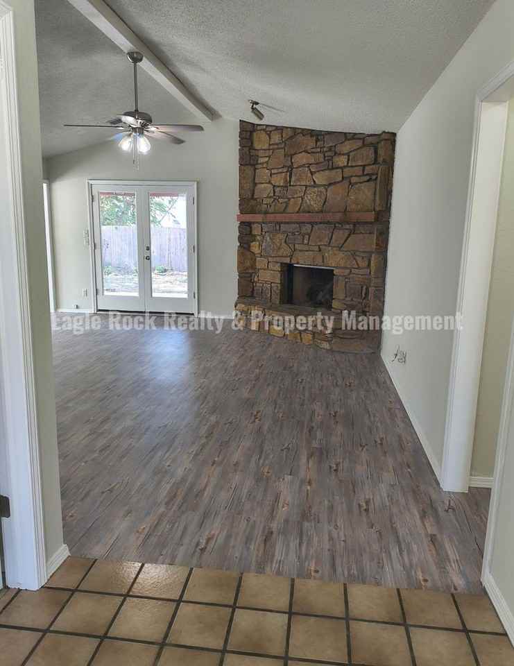 1816 N Aster Ave - Photo 2 of 48