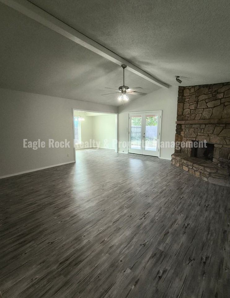 1816 N Aster Ave - Photo 3 of 48