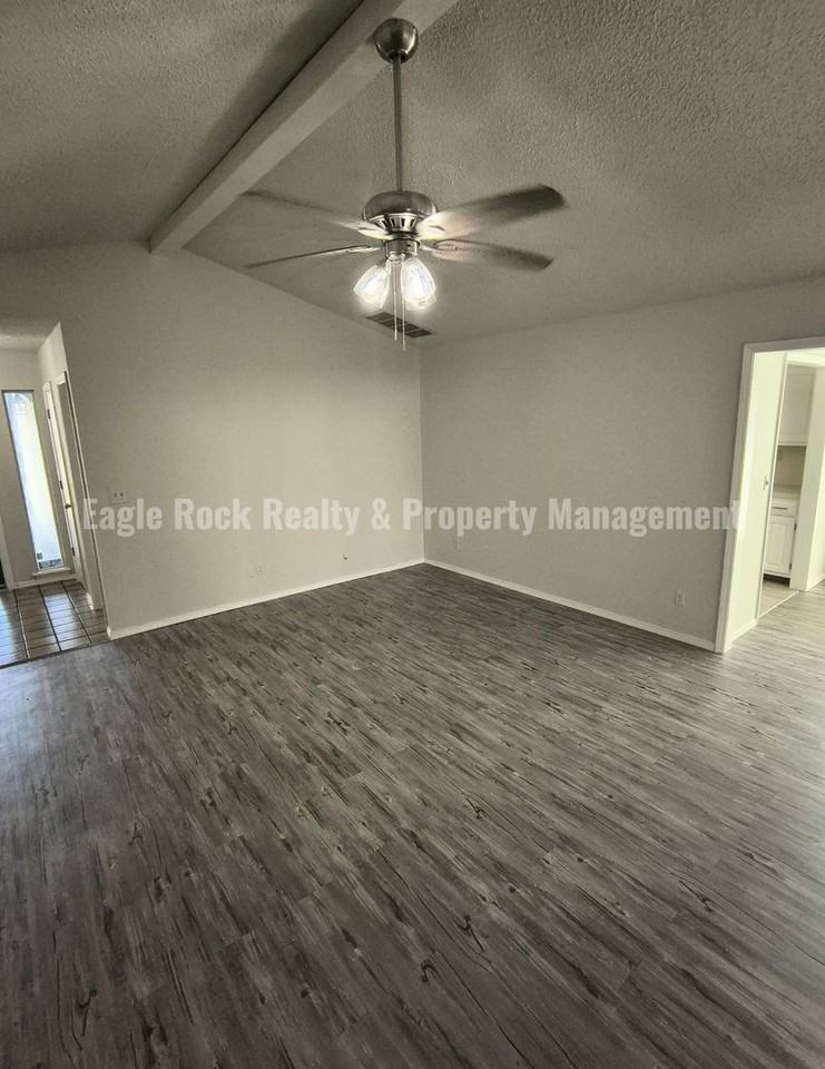 1816 N Aster Ave - Photo 6 of 48