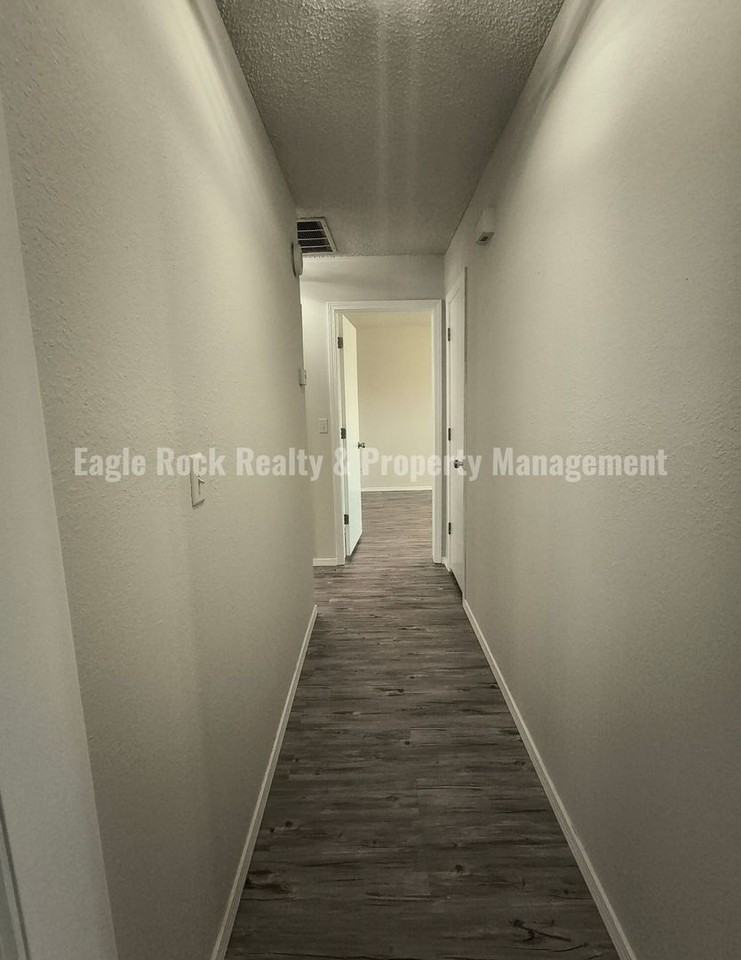 1816 N Aster Ave - Photo 7 of 48