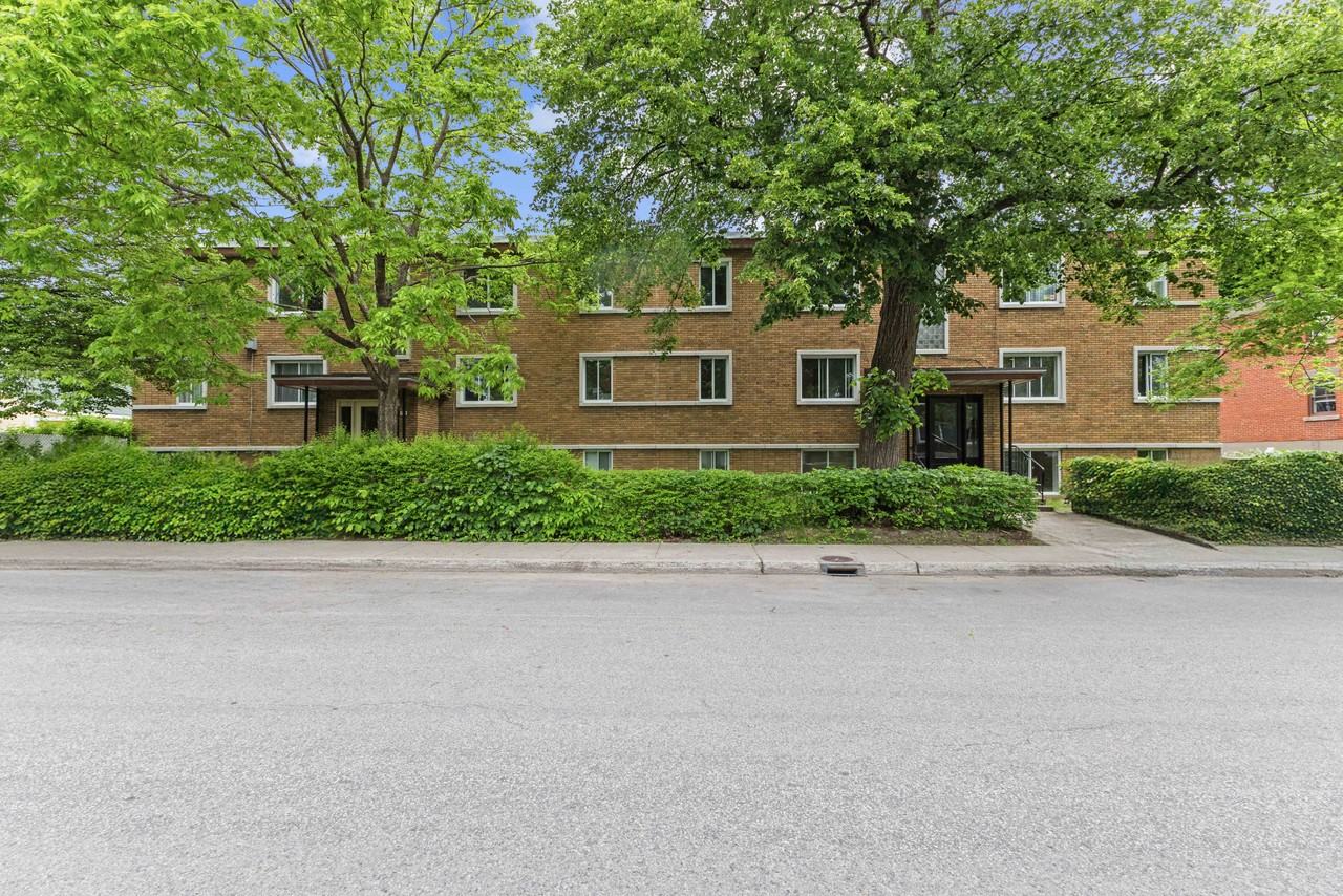 1561 Boulevard Desmarchais #2 - Photo 4 of 11