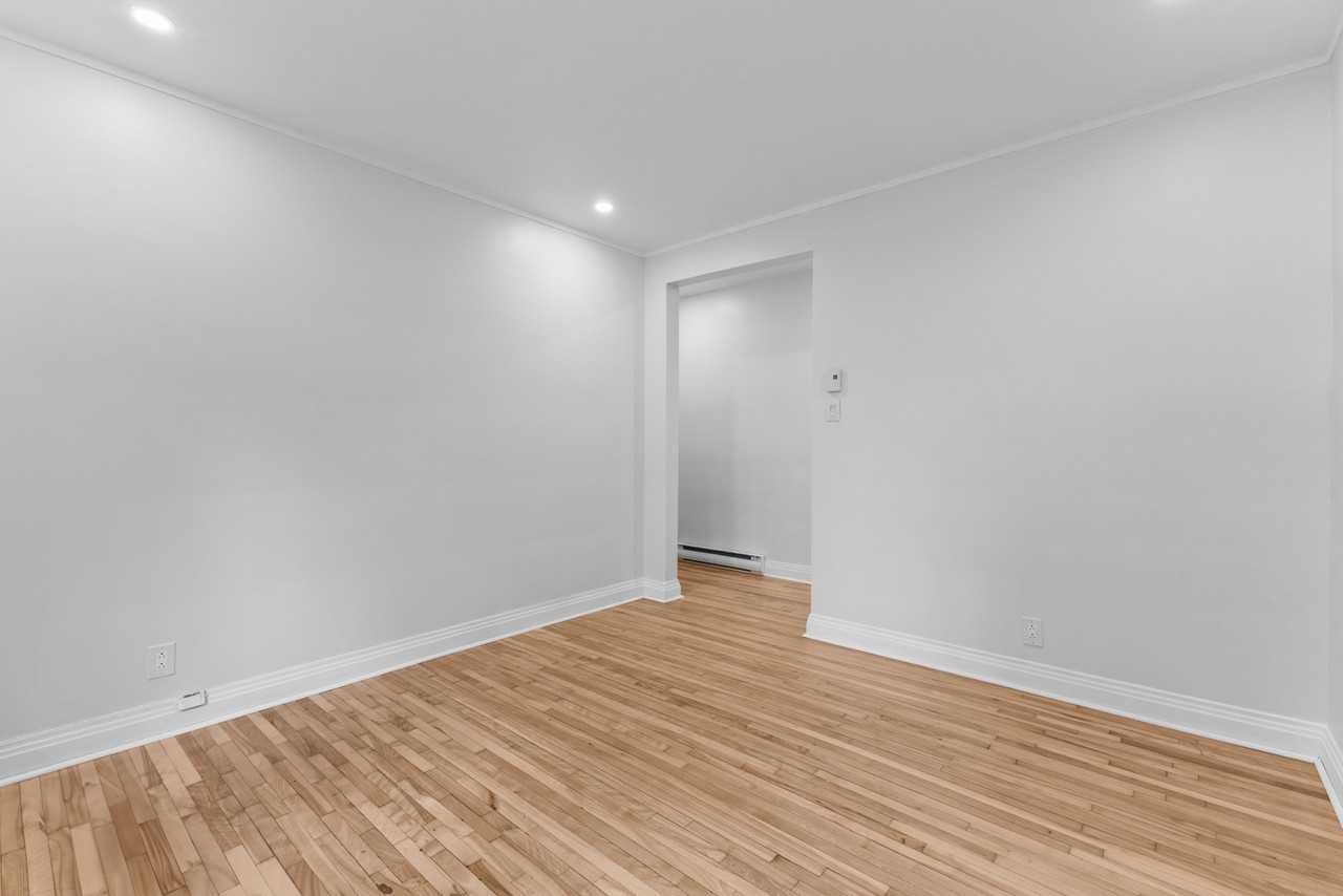 1561 Boulevard Desmarchais #2 - Photo 5 of 11