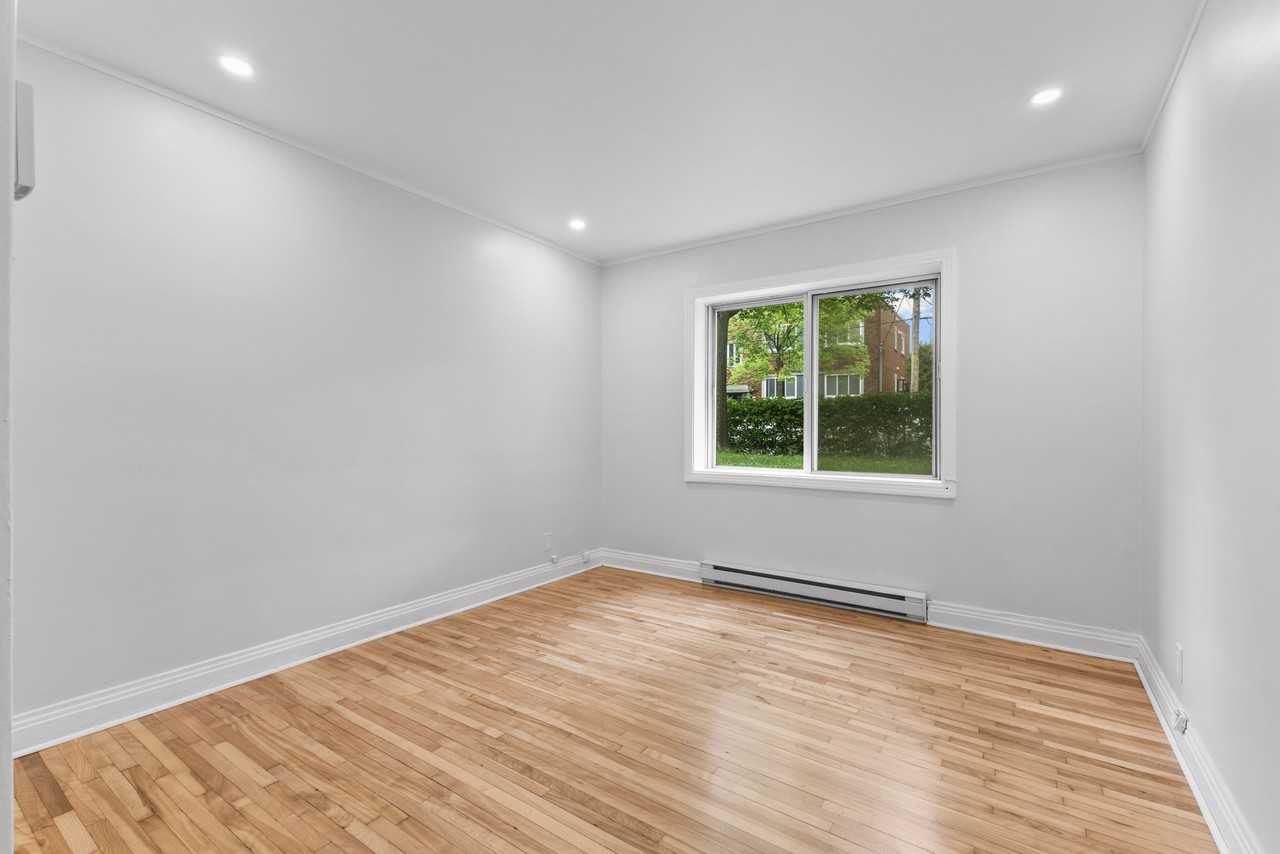 1561 Boulevard Desmarchais #2 - Photo 7 of 11