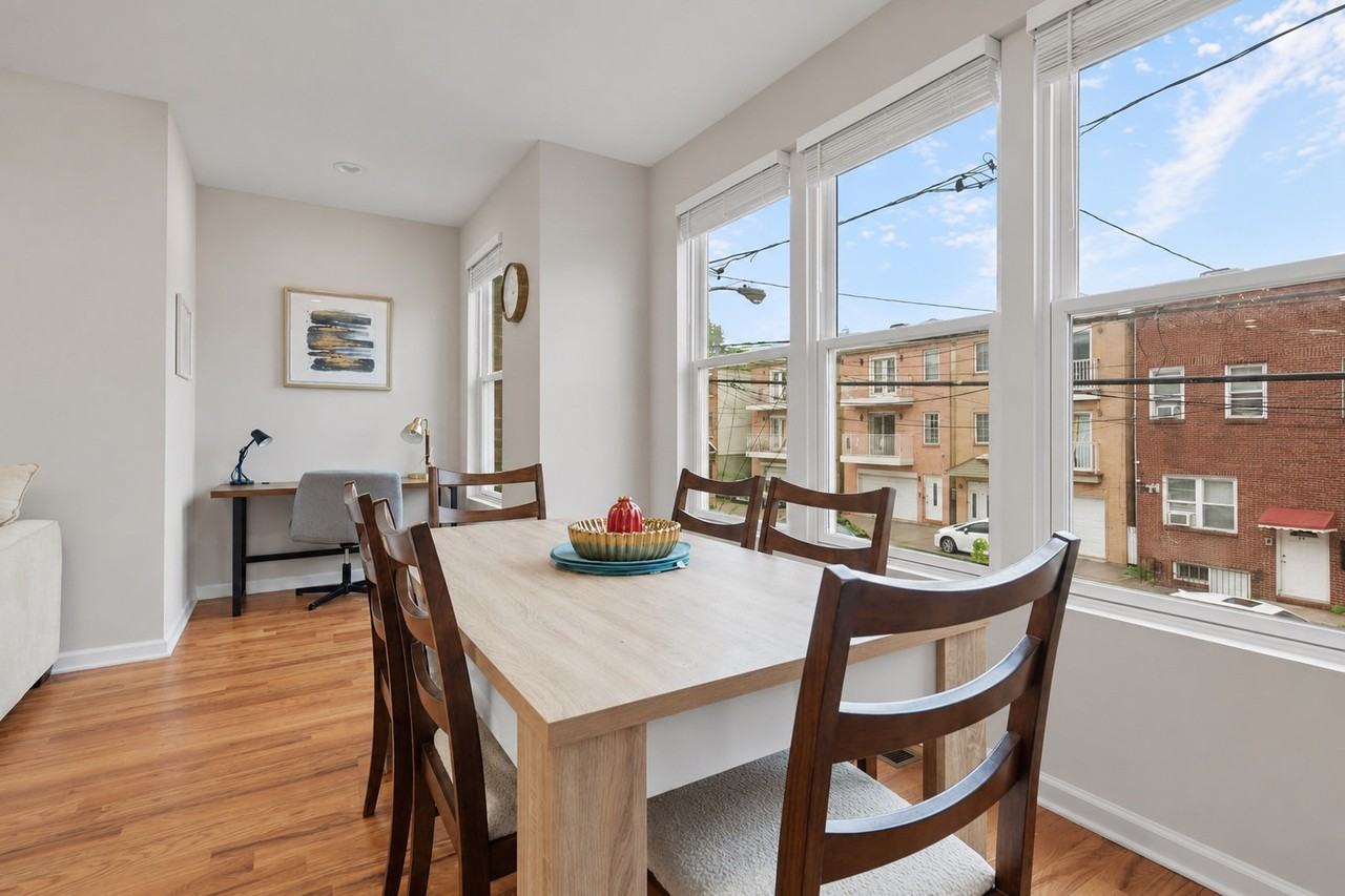 84 Logan Ave #1550138P - Photo 5 of 26