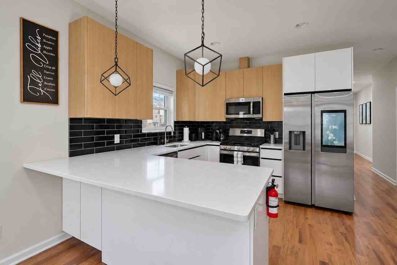 84 Logan Ave #1550138P - Photo 6 of 26
